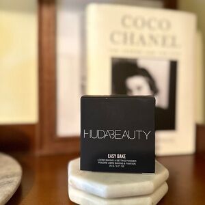 Huda Beauty Easy Bake Loose Baking & Setting Powder - Cupcake